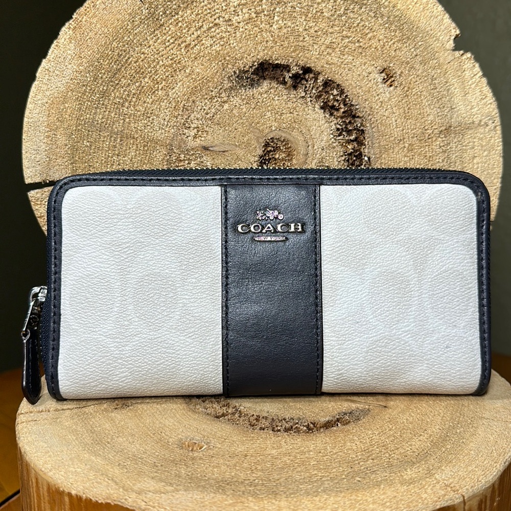 COACH Accordion Zip Wallet In Signature Canvas